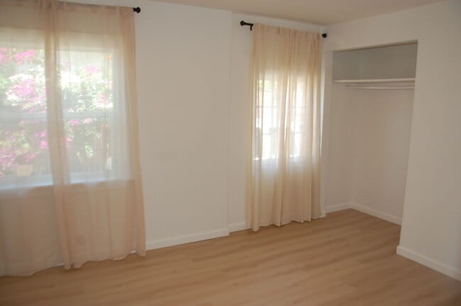 Building Photo - Renovated Two Bedroom House