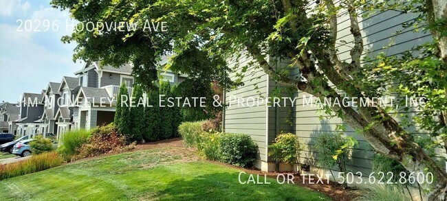 Building Photo - Great 3 bedroom Corner Townhome w/ Walk In...