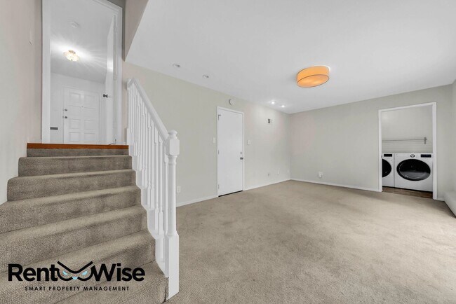 Building Photo - 315 Crestmont Dr