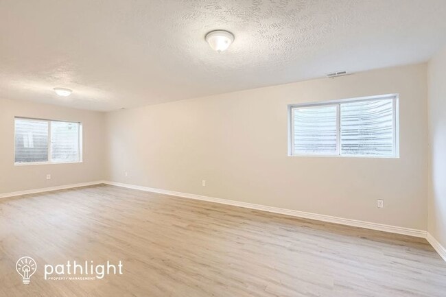 Building Photo - 846 E 900 N