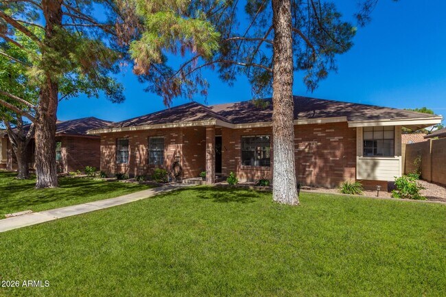 Building Photo - 868 E Page St