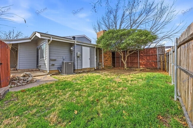 Building Photo - 2409 Sendero Trail