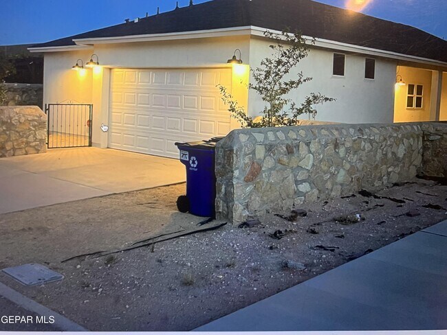 Building Photo - 12893 Hueco Pit Dr