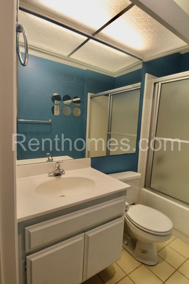 Building Photo - Mission Valley, 6747 Friars Road #132, All Appliances, AC, Fireplace, Community Pool, Spa and Fit...