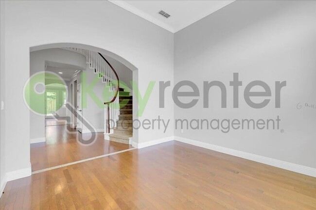 Building Photo - 6820 Cherry Ridge Cir