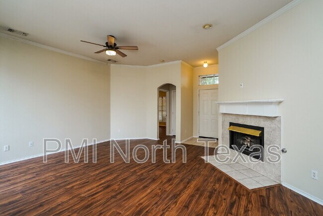 Building Photo - 10706 Robincreek Ln