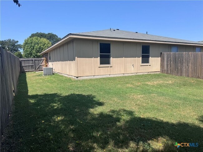 Building Photo - 1523 Aztec Trce