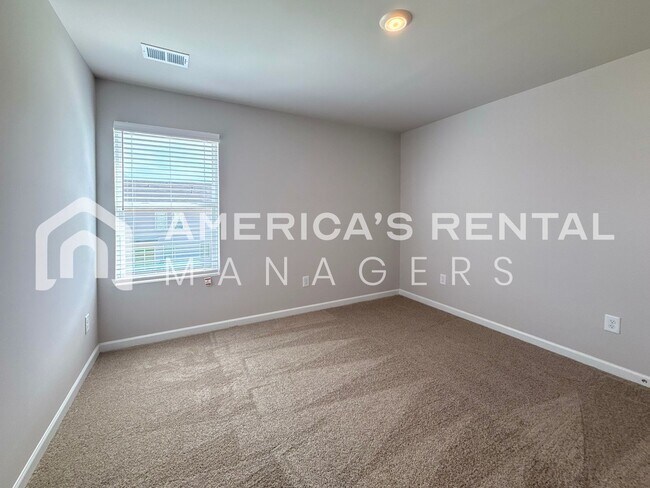 Building Photo - Home in Lincoln, AL for Rent! Available to View Now!