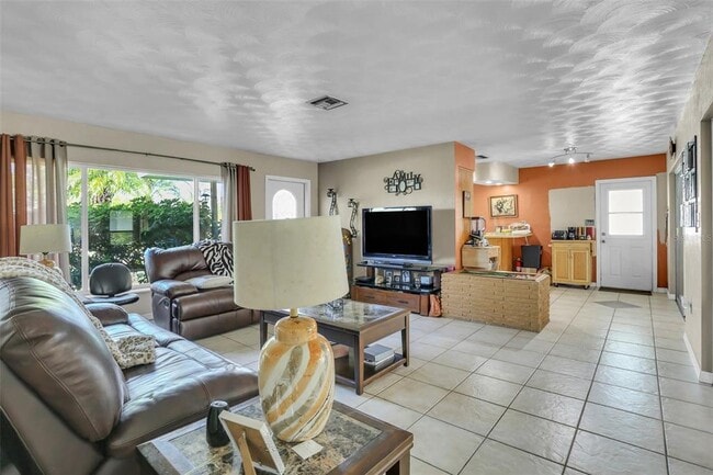 Building Photo - 525 Skylark Ln NW
