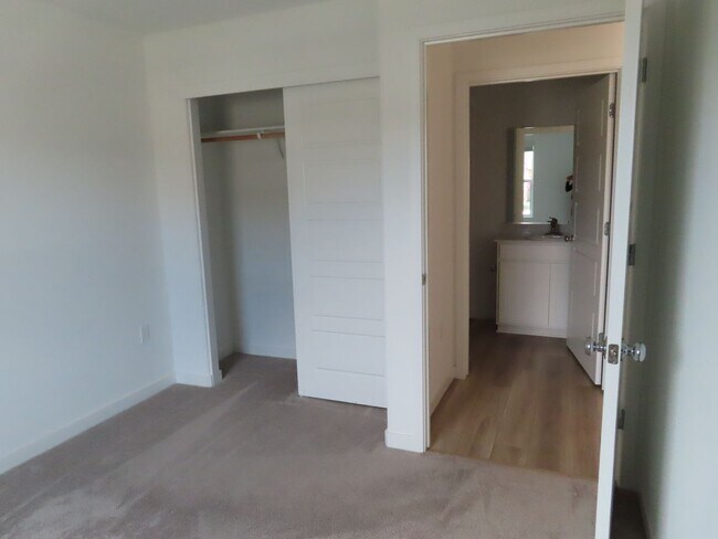 Building Photo - 12800 Spotted Wren Cir