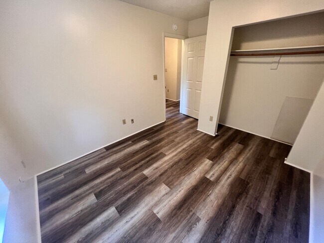 Building Photo - Blacksburg, 4 BR / 2.5 BA Townhouse, Available August