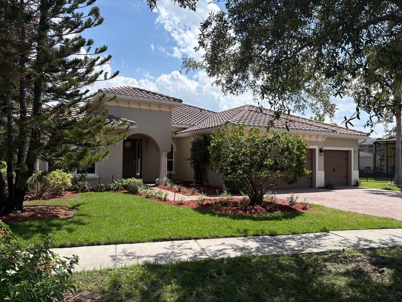 Building Photo - 3700 Paradiso Cir