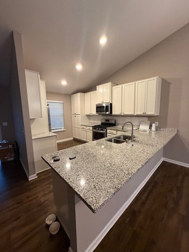 Building Photo - Spacious 4?BD | 2?BA Home with Finished Lo...