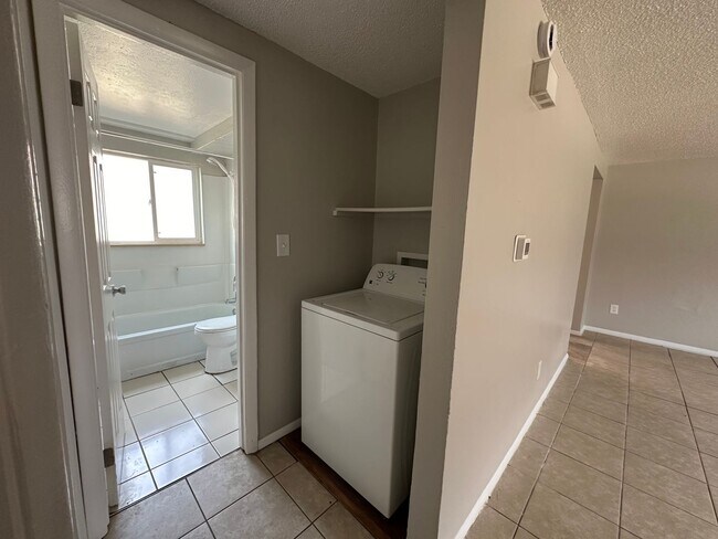 Building Photo - 4315 Lashelle Ave