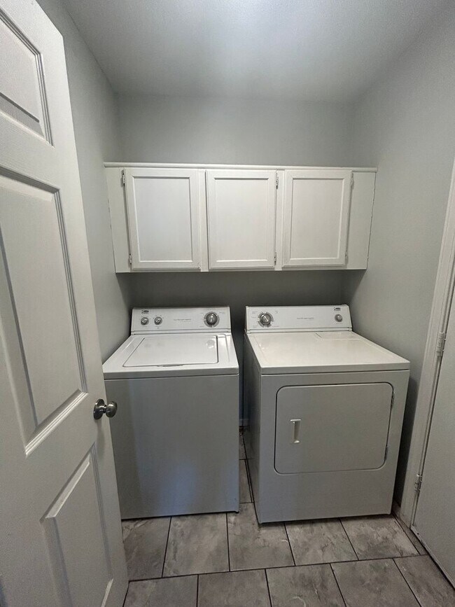 Building Photo - 5709 W Michael Cole Dr