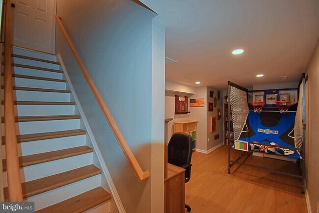 Building Photo - 34 Ashcroft Dr