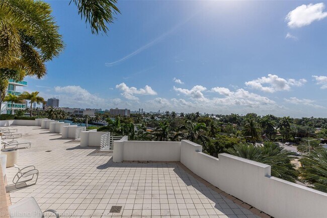 Building Photo - 7900 Harbor Island Dr