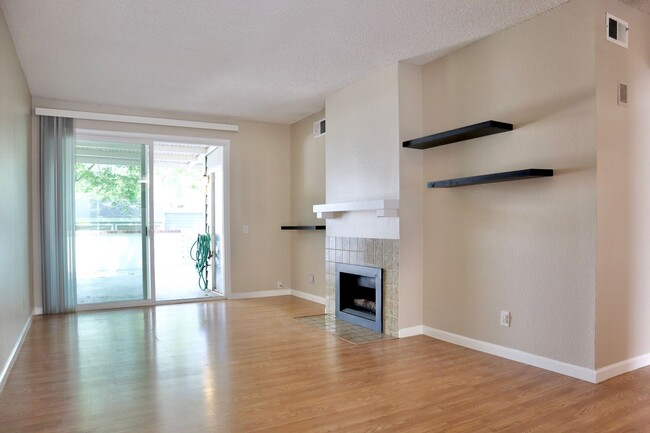 Building Photo - Charming condo in Fremont in a beautiful c...