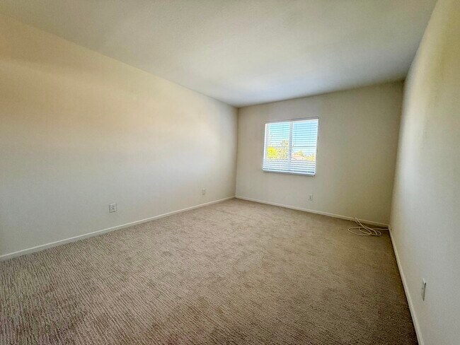 Building Photo - 1304 Thunder Springs Dr