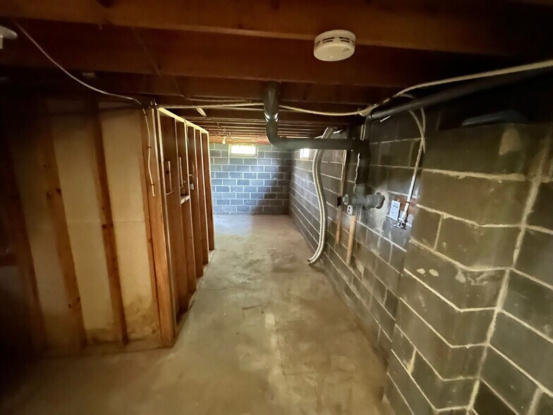 Building Photo - 200 Rugby St