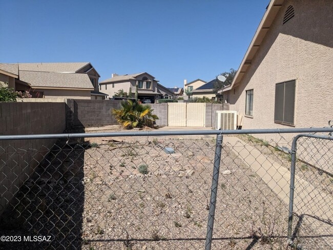 Building Photo - NW Family Home in Great Area