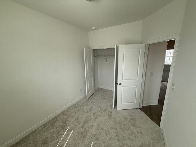 Building Photo - Brand New Townhome in the heart of Ballant...