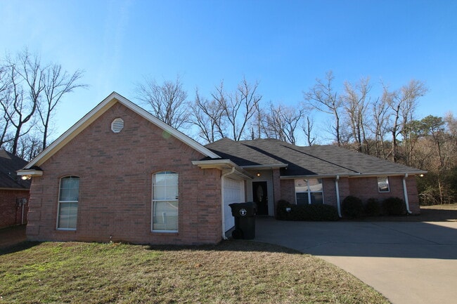 Building Photo - Stunning 3 Bedroom in Vineyard Estates Com...