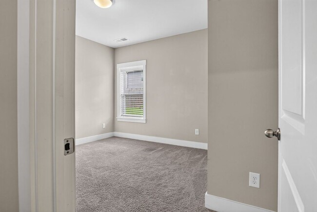 Building Photo - 4787 Wellesley Dr
