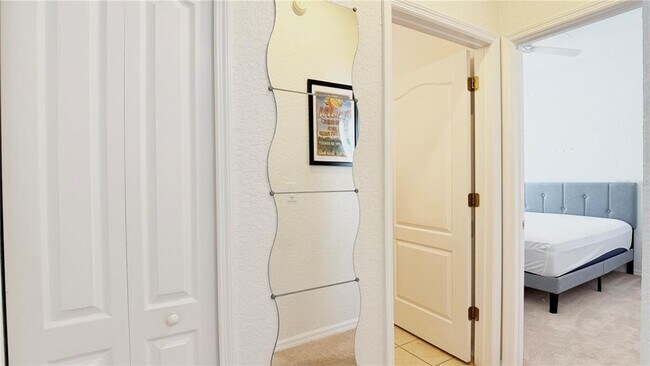 Building Photo - 1131 N Hampton Dr