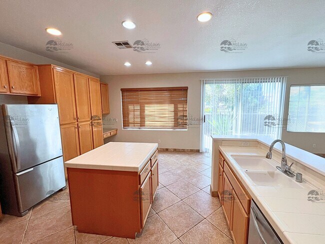 Building Photo - End unit 4 Bedroom House Available Now in ...
