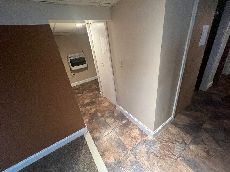 Building Photo - 51 Laverack Ave