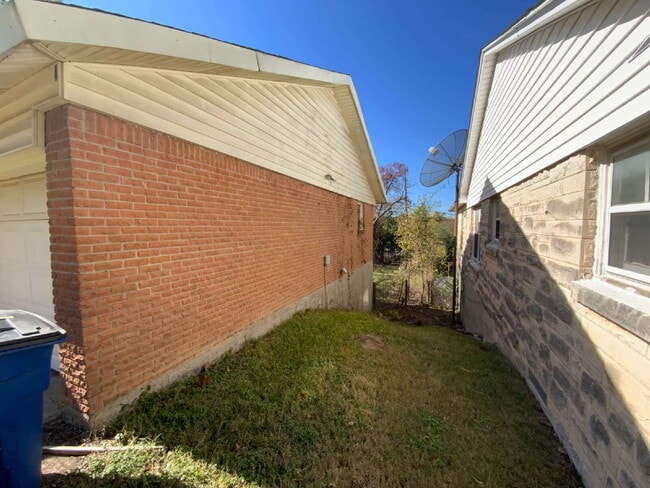 Building Photo - 1811 Berwick Ave