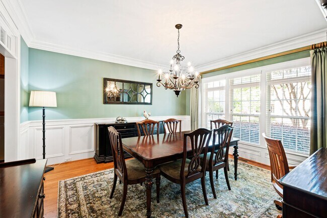 Building Photo - Elegant 5 bedroom home in Bedford!