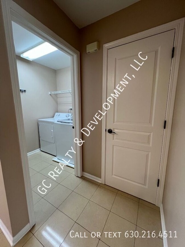 Building Photo - 1513 Bristol Ln