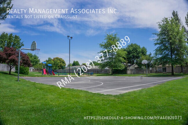 Building Photo - 844 S Pelican Way