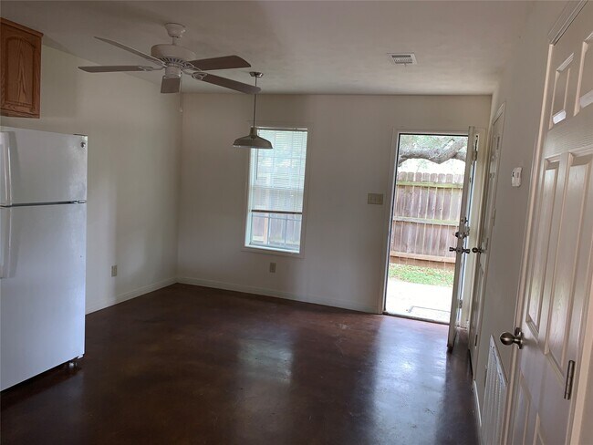 Building Photo - 4504 College Main St