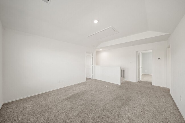 Building Photo - 2406 Silver Pr Ln