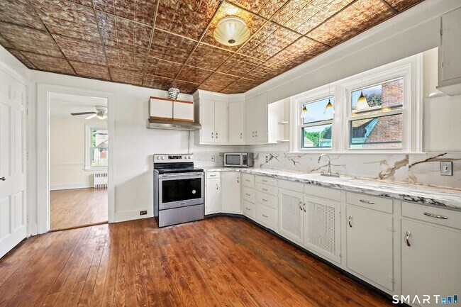 Building Photo - 92 Hazelmere Rd