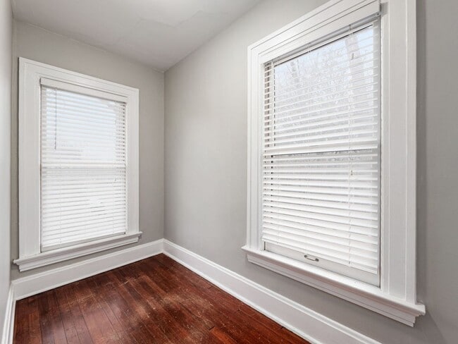 Building Photo - Central German Village Location!