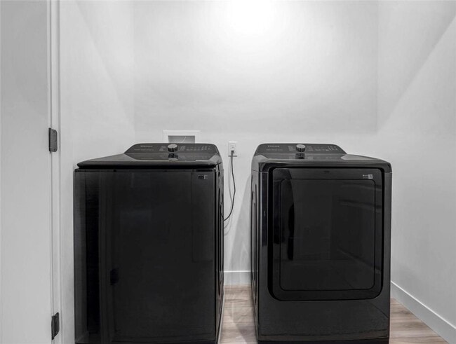 Building Photo - 16507 Honey Locust Dr