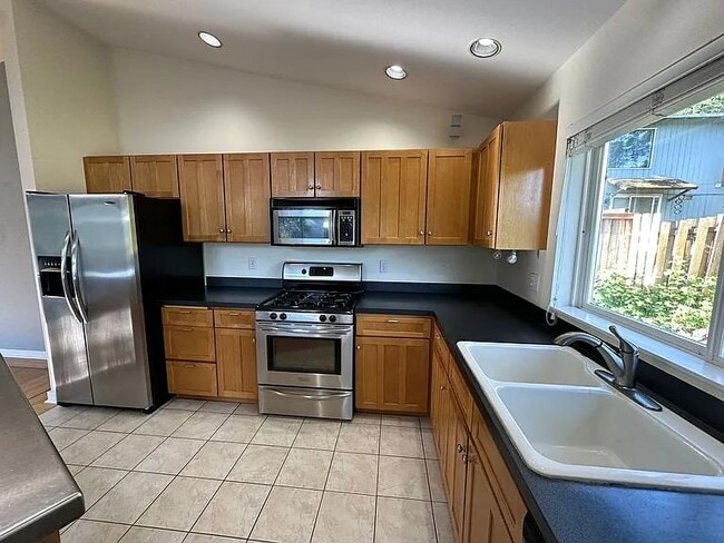 Building Photo - 1646 W 65th Pl