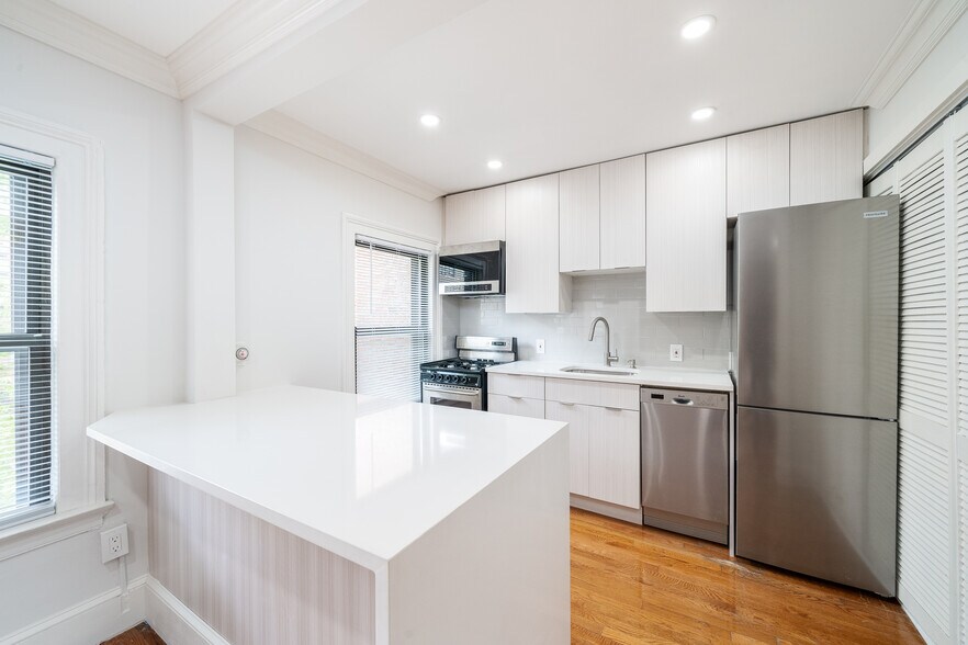 Building Photo - 211 Pavonia Ave