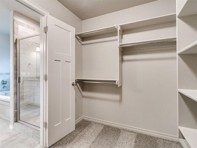 Building Photo - 2204 Wheatheart Dr