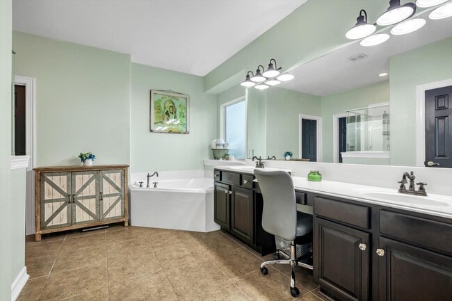 Building Photo - 8810 Tumblewood Dr