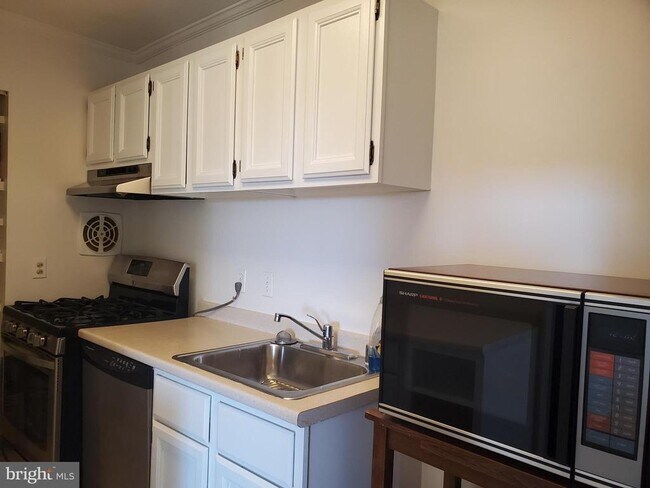 Building Photo - 7336 Lee Hwy