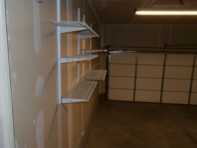 Building Photo - Don't Miss This One!