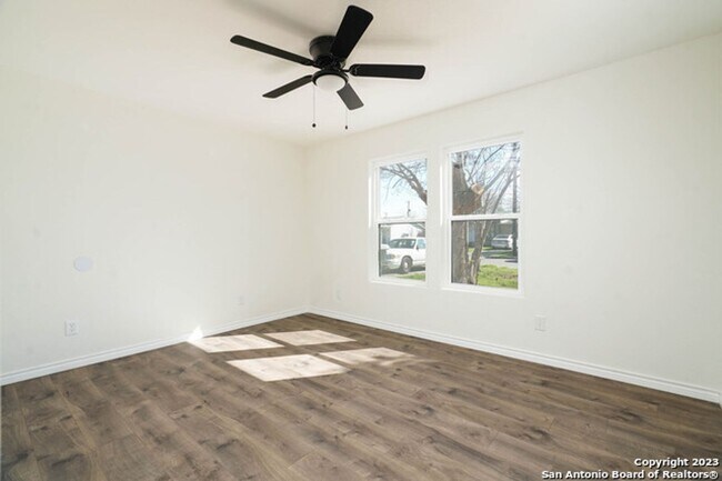 Building Photo - Modern 4BR Retreat with Gourmet Kitchen & Spacious Backyard Oasis