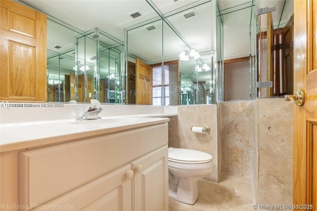 Building Photo - 9225 Collins Ave