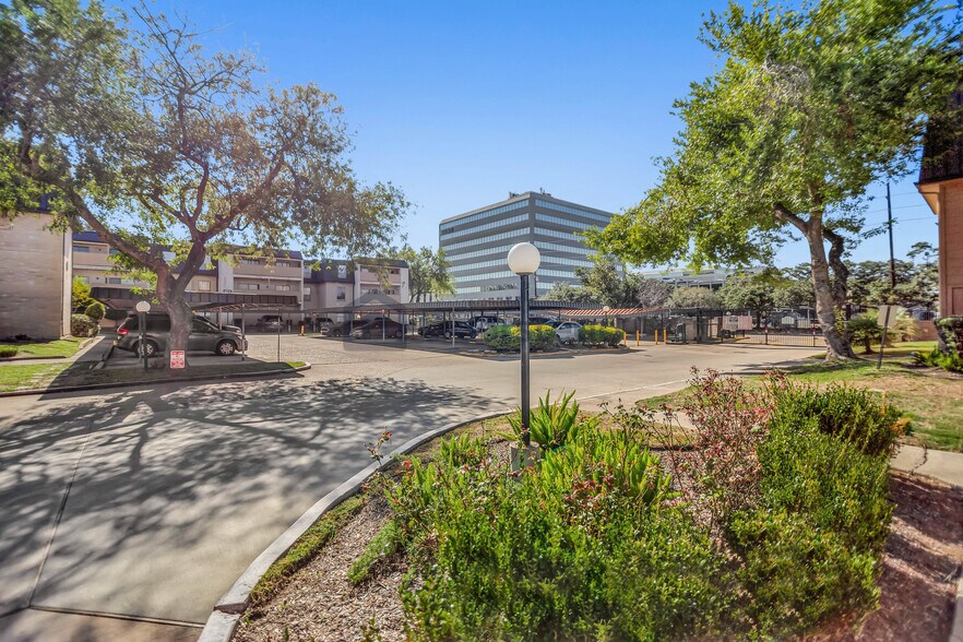 Building Photo - 8415 Hearth Dr