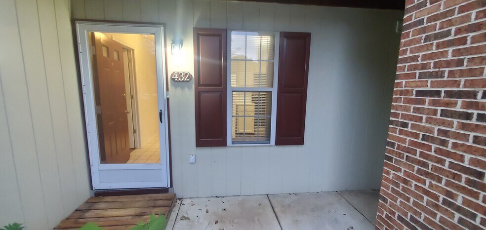 Building Photo - 432 Westridge Dr